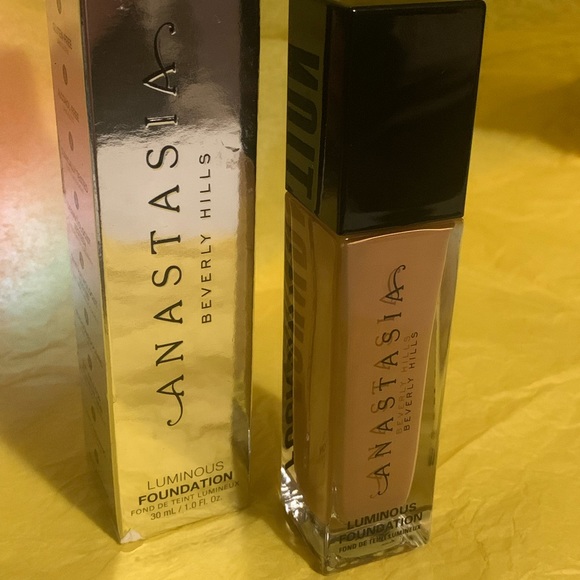 Anastasia Beverly Hills 370w Luminous Foundation - Picture 1 of 6